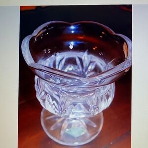 Shannon Crystal Designs of Ireland 5 1/2" tall scalloped edge pedestal vase NEW…
